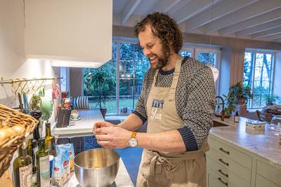 En dan ben je opeens BN’er: tegelzetter Jan uit Zwolle is Meesterbakker
