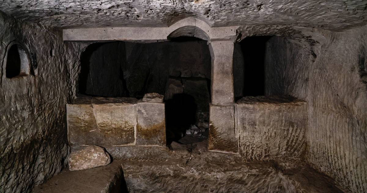 Израиль раскопал 2000-летнюю гробницу, которую раньше никто не видел |  за рубежом
