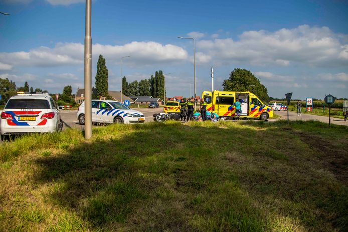 Op de kruising van de Mariendaalseweg en de N338 in Doesburg is een motorrijder zwaargewond geraakt bij een ongeluk.