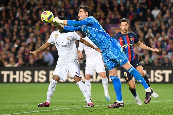 Courtois bokst weg, maar moest zich finaal toch twee keer gewonnen geven.