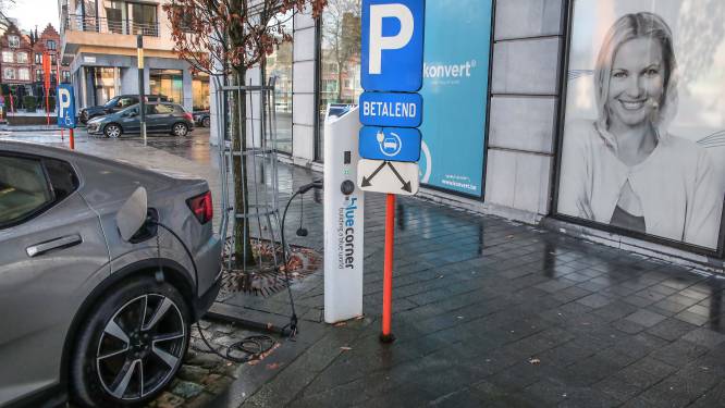 Kortrijk krijgt 80 nieuwe laadpalen in 2023: “Ze komen op strategisch interessante plaatsen”