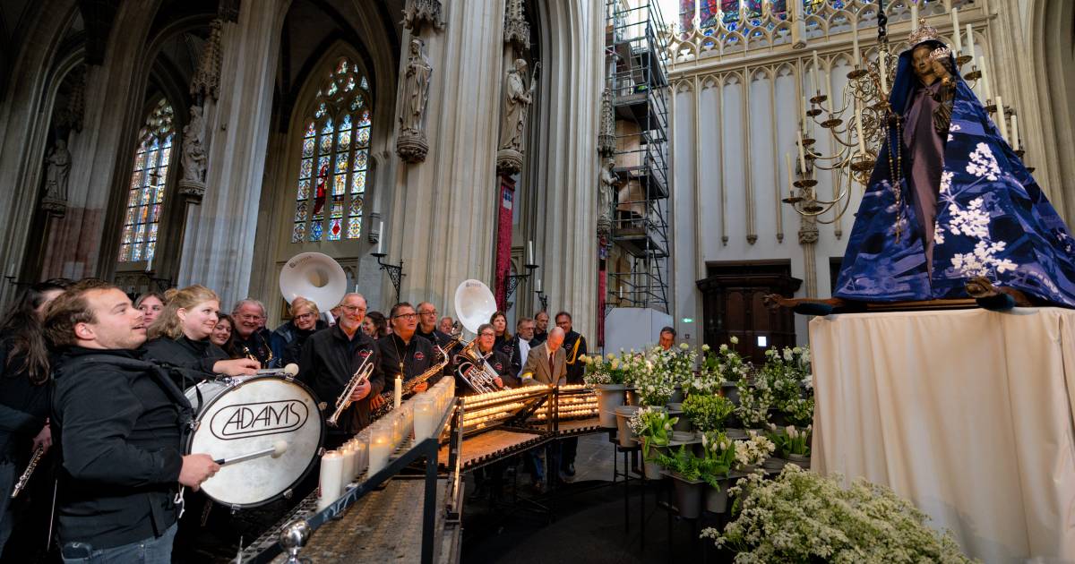 Harmonie Kunst Adelt uit Helvoirt weer op ‘pelgrimstocht’ naar de SintJan ‘Zoete Moeder in