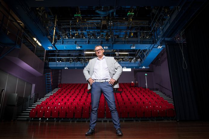 Gerlof Meijer strafrechter uit Zwolle, gaat de theaters in.