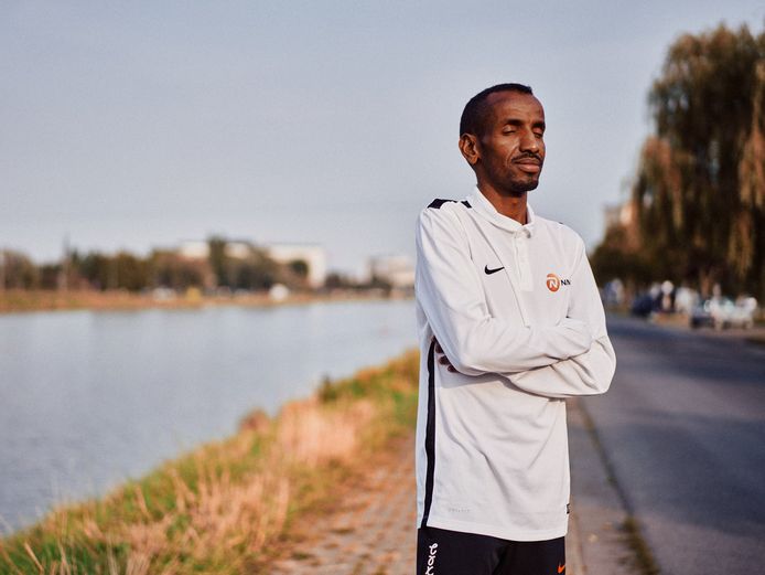 Bashir Abdi: “Evengoed zat ik nu op een brommer in Djibouti, was ik dik, en kauwde ik de hele dag qatbladeren.”