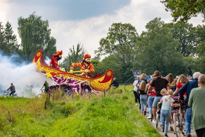 Het alternatieve corso (een fietstocht) trok veel bezoekers, wat vrijdag en zaterdag voor files zorgde.