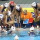 Waterpolovrouwen winnen dik van Kazachstan