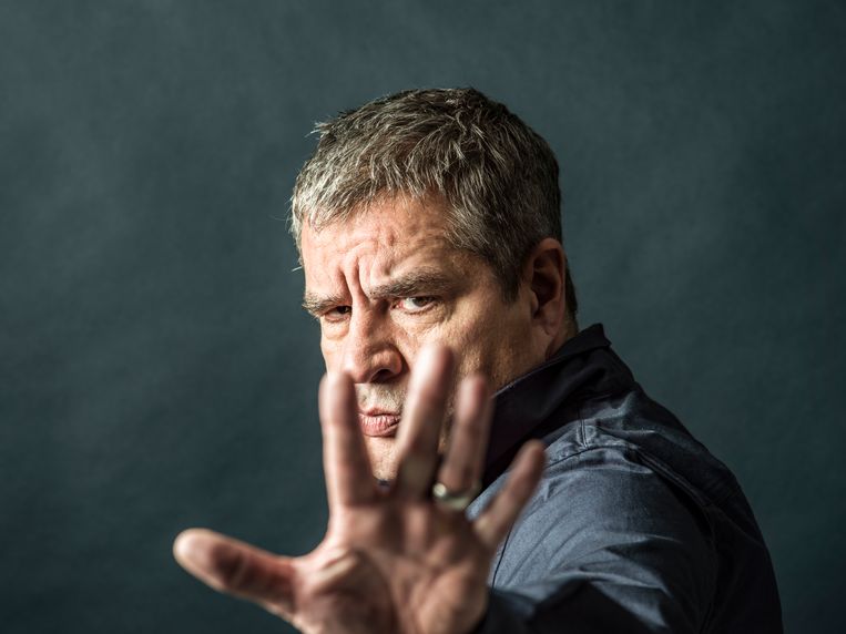 Frank Lammers: ‘Ík, Ferry Bouman, ben de good guy! En als het al niet echt zo was, dan vinden de kijkers dat wel. Ook al omdat ik natuurlijk veel sympathieker ben dan Tom Waes.’ Beeld Johan Jacobs