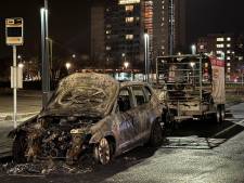 Auto met volle aanhanger in lichterlaaie in Den Bosch