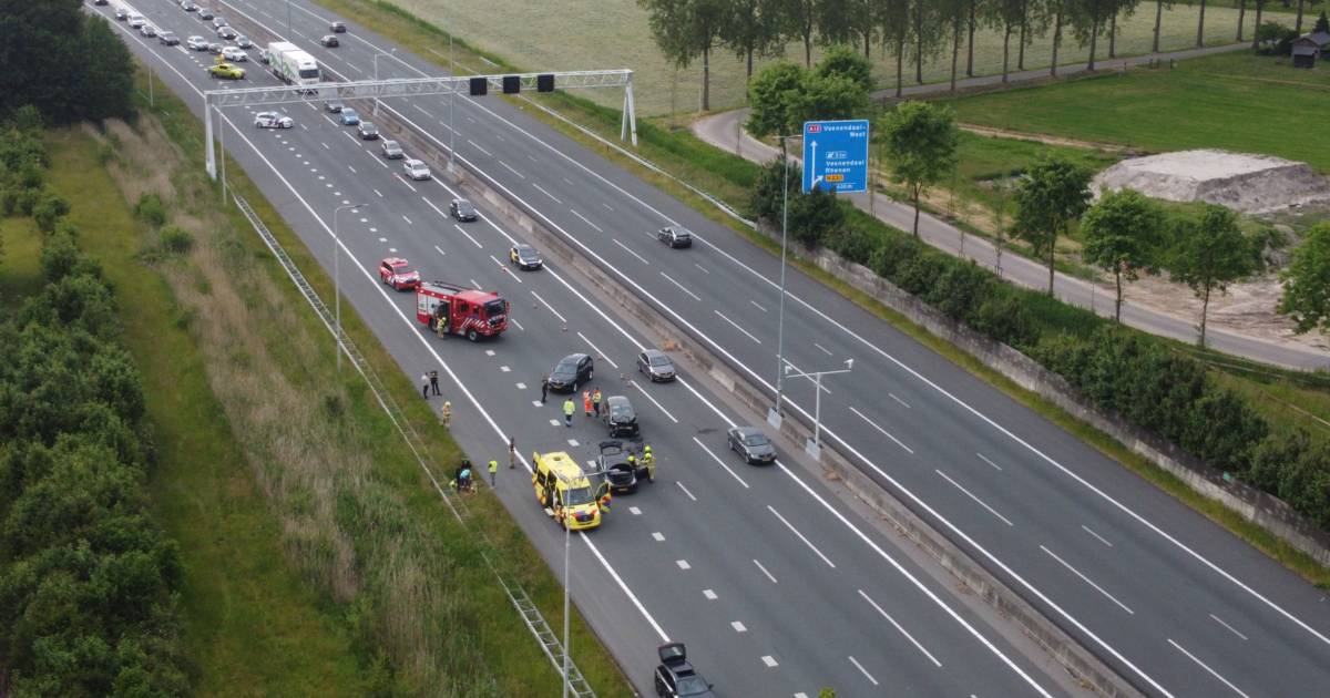 Twee auto’s zwaar beschadigd bij botsing op A12.
