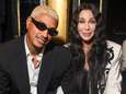 Cher en 40 jaar jongere geliefde verschijnen weer samen op rode loper tijdens Paris Fashion Week