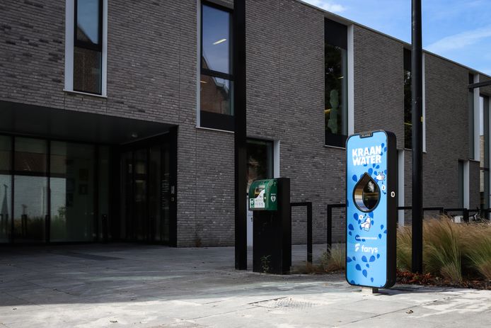 Gratis kraantjeswater tappen aan gemeentehuis van Olsene | Zulte | hln.be