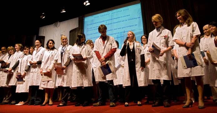 UvA-studenten moeten ruim anderhalf jaar wachten op het begin van hun coschappen.
