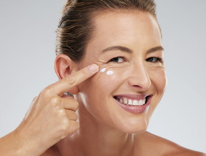 Werken anti-rimpelcrèmes? Dermatologe Dagmar Ostijn legt uit hoe je huidveroudering kan aanpakken.