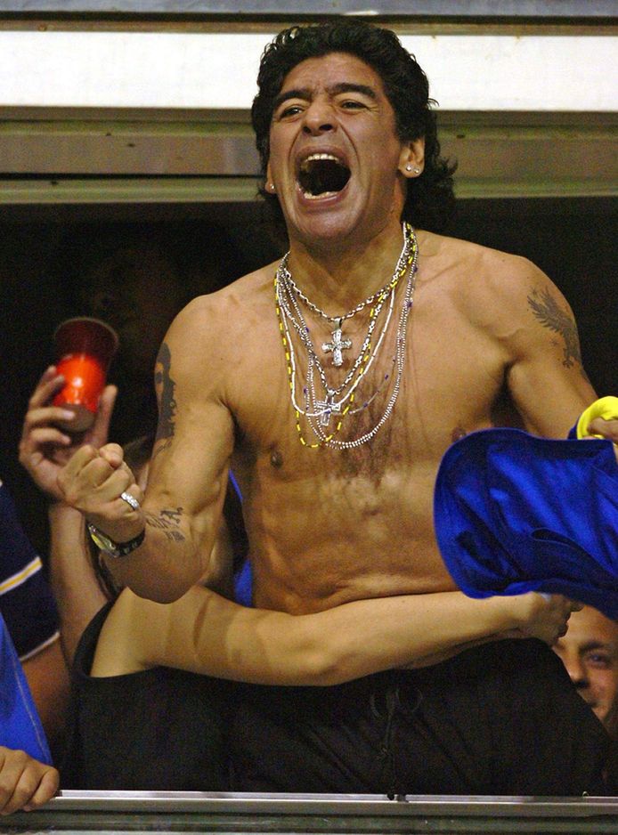 Maradona als supporter in het legendarische La Bombonera, stadion van Boca Juniors.