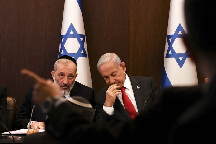 Israeli Prime Minister Benjamin Netanyahu (R) with the now dismissed Deputy Prime Minister and Minister of the Interior and Health Aryeh Deri.