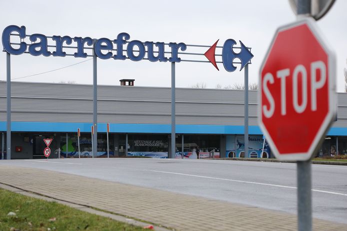 Begin dit jaar maakte Carrefour bekend dat er 1.233 jobs op de tocht staan bij de Belgische tak van de warenhuisketen. Het banenverlies past in het plan van het bedrijf om vanaf 2020 twee miljard te besparen.
