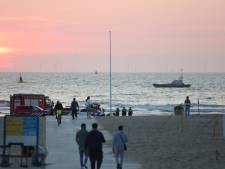 Kitesurfer uit water gered Scheveningen