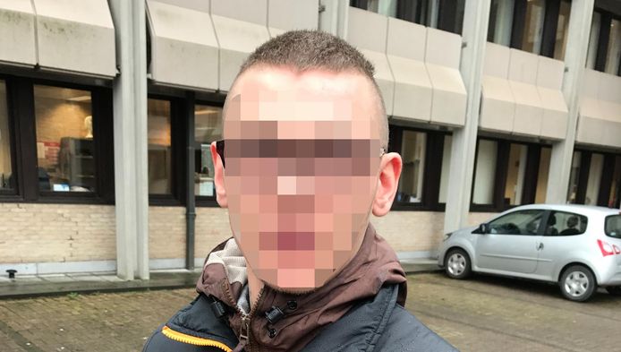 M.C. (20) kreeg een rijverbod voor rijden onder invloed.