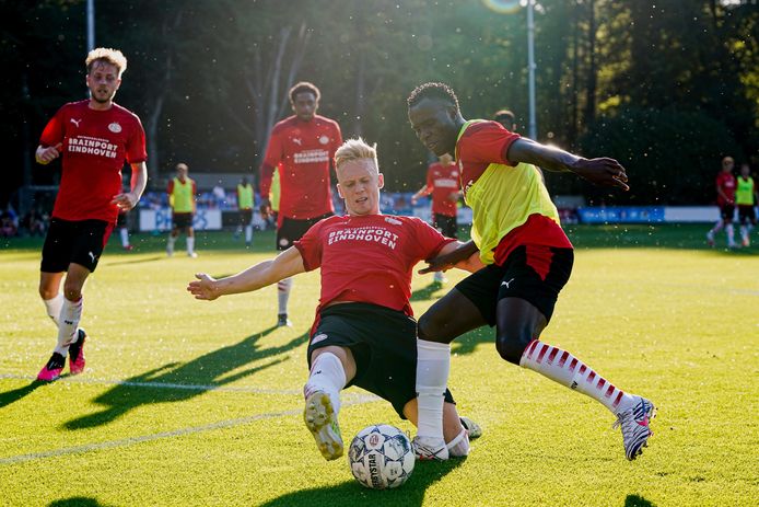PSV speelde vanavond een onderling oefenduel, nadat de wedstrijd tegen UNA moest worden afgelast.