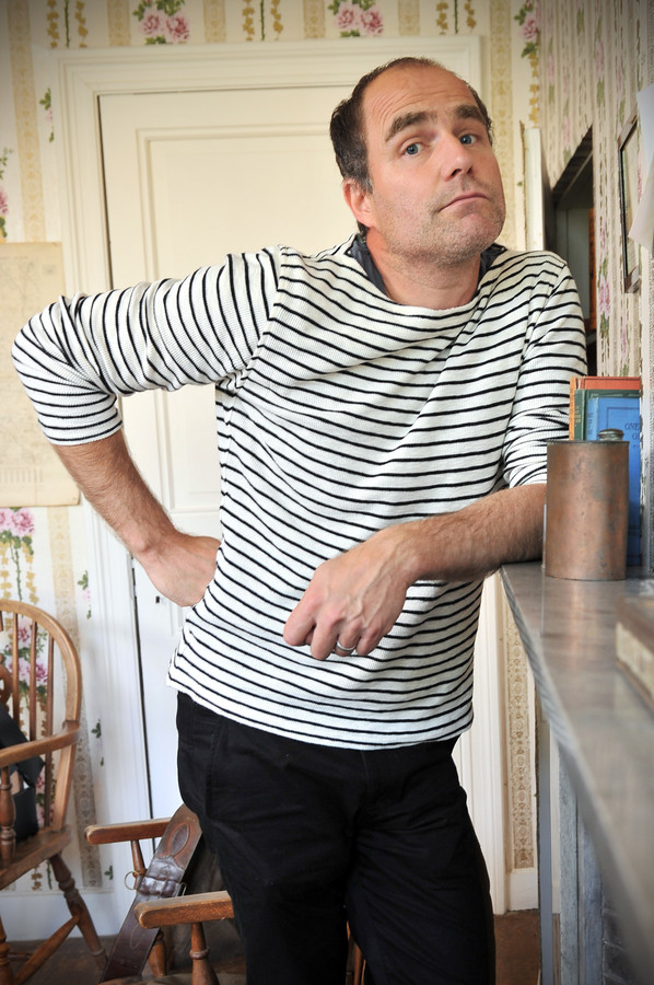 Vlaamse Jan Matthys regisseert BBCreeks 'Our Girl' Foto hln.be