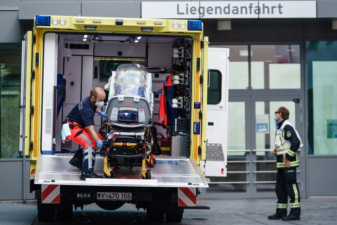 De 44-jarige oppositieleider werd naar Duitsland overgebracht voor verdere medische behandeling.