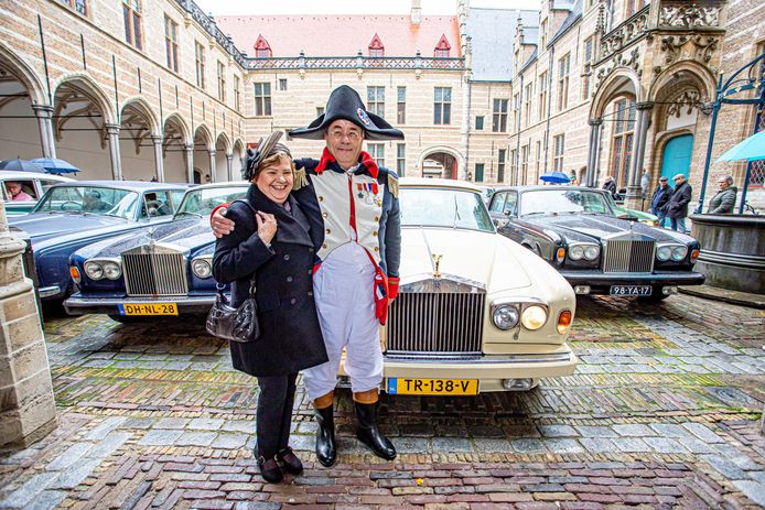 Pierre Dietvorst ontving de leden ’s ochtends bij het Groot Arsenaal, waar hij in Napoleonkostuum wat historische informatie gaf over Bergen op Zoom en omstreken.