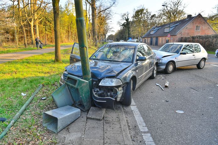 Bestuurder gewond bij ongeluk op N69 tussen Valkenswaard en Aalst.