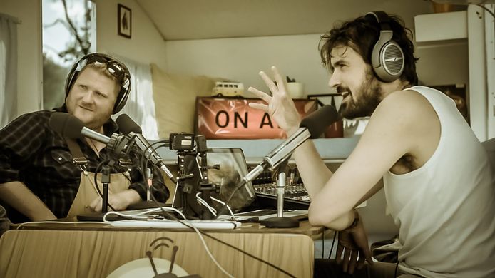Dominique Van Malder en Joris Hessels in Radio Gaga.