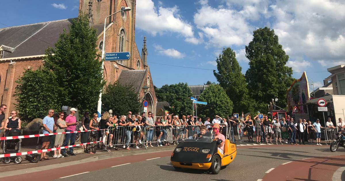 Solexrace op 't Steen: brommers, bier en boel met de bougie