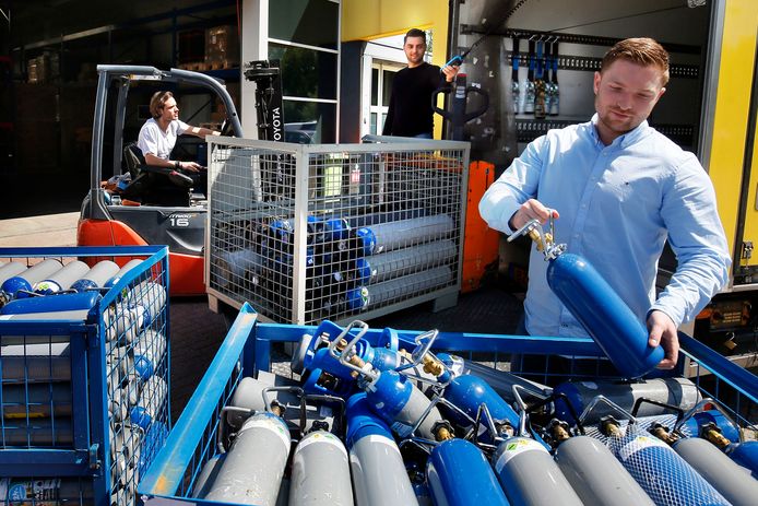 Deze Jongens Stopten Met Hun Studie Om Van Lachgas Big Business Te Maken Binnenland Ad Nl