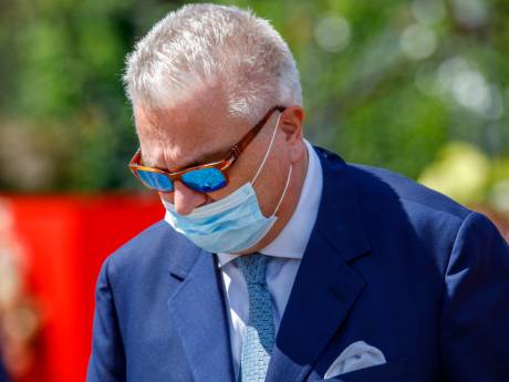 Kritiek op prins Laurent na fout met mondkapje