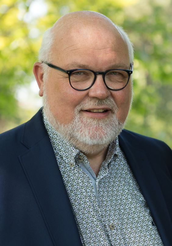 Hans van Balkom uit Wijbosch is nu Officier Foto AD.nl