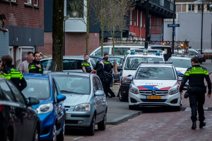 Verdachte Jacco de K. wordt afgevoerd.