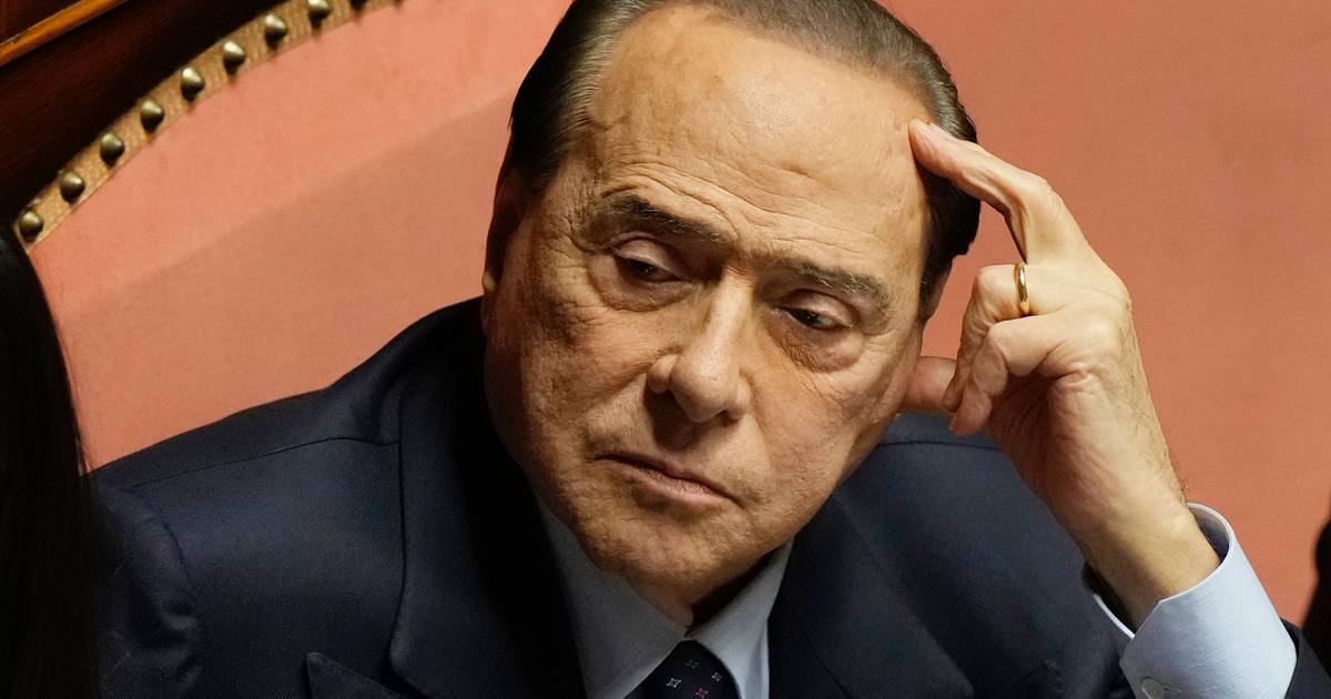 L’ex primo ministro italiano Berlusconi ha la leucemia |  All’estero