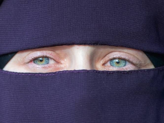 Vrouw met nikab die lijnbus werd uitgezet: 'Ik zit helemaal niet op die aandacht te wachten’
