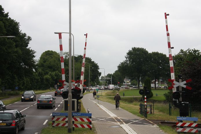 Speciaal voor fietsers wordt er een lus aangelegd onder het spoor door bij kruispunt Bos in Raalte.