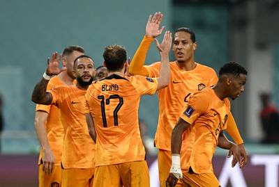 Nederland mag blijven dromen van wereldtitel: Oranje knokt zich voorbij VS naar kwartfinales