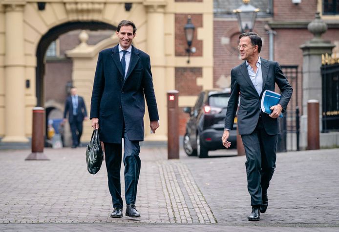 Wopke Hoekstra (CDA) en Mark Rutte (VVD) bij aankomst op het Plein voor het voortgangsgesprek met informateur Wouter Koolmees over de kabinetsformatie.