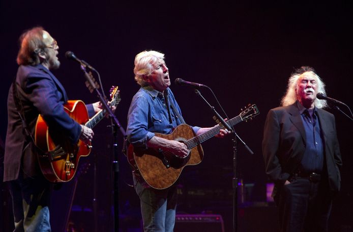 Archiefbeeld. Crosby (rechts), Stills (links) & Nash (midden) tijdens een optreden in Amsterdam in 2015.