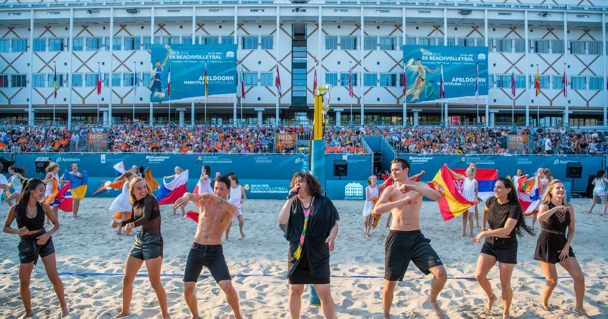 EK Beachvolleybal op spectaculaire wijze afgetrapt in Apeldoorn