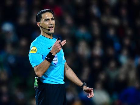 Serdar Gözübüyük fluit duel Manchester City in Duitsland