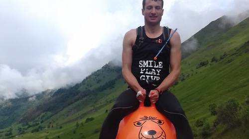Ex-triatleet beklimt Tourmalet op een springbal