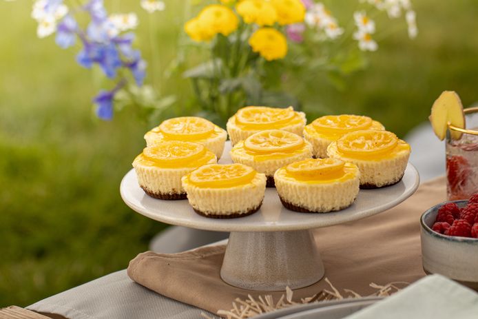 Citroen cheesecakejes met mangosaus.