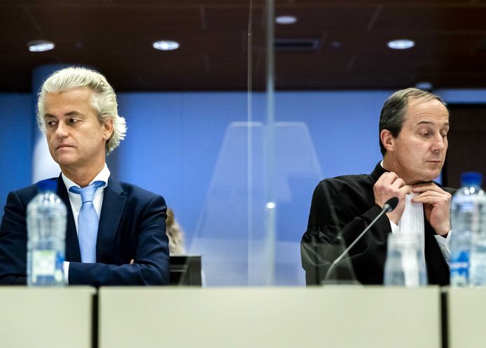 Politicus Geert Wilders en zijn advocaat Geert-Jan Knoops