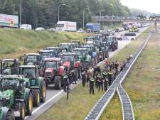 Boeren blokkeren snelweg A67 en N277: ook af- en opritten dicht