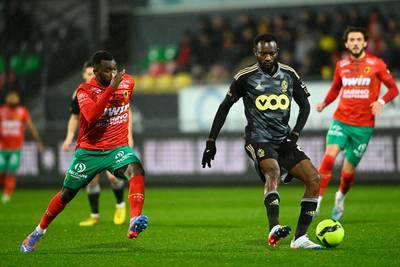 EN DIRECT: deux buts d'avance après dix minutes, le Standard sur une voie royale à Ostende (0-2)