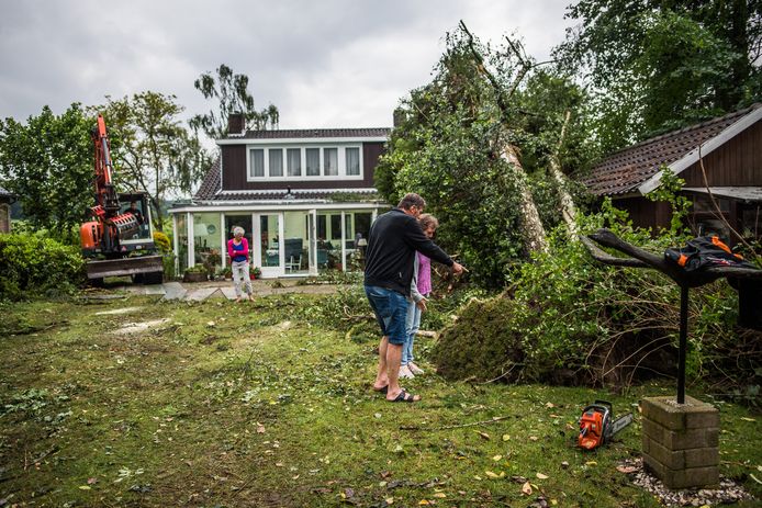 Stormschade in de tuin van Judith Beumer.