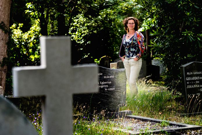 Renee Krijgsman is specialist in afscheidsfotografie, een onderwerp dat nog een beetje in de taboesfeer zit.