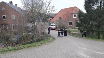 Politie valt illegale hondenfokkerij binnen in Heteren