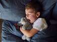 Wondermiddel of gevaarlijk? Steeds meer ouders geven hun kind melatonine om beter te slapen. Expert reageert